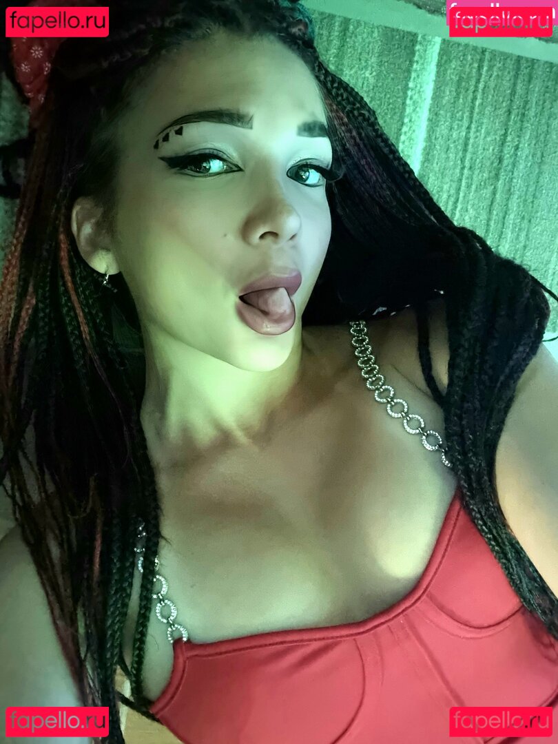 dorothyhubert / ellielai / vellialai Onlyfans Photo Gallery 