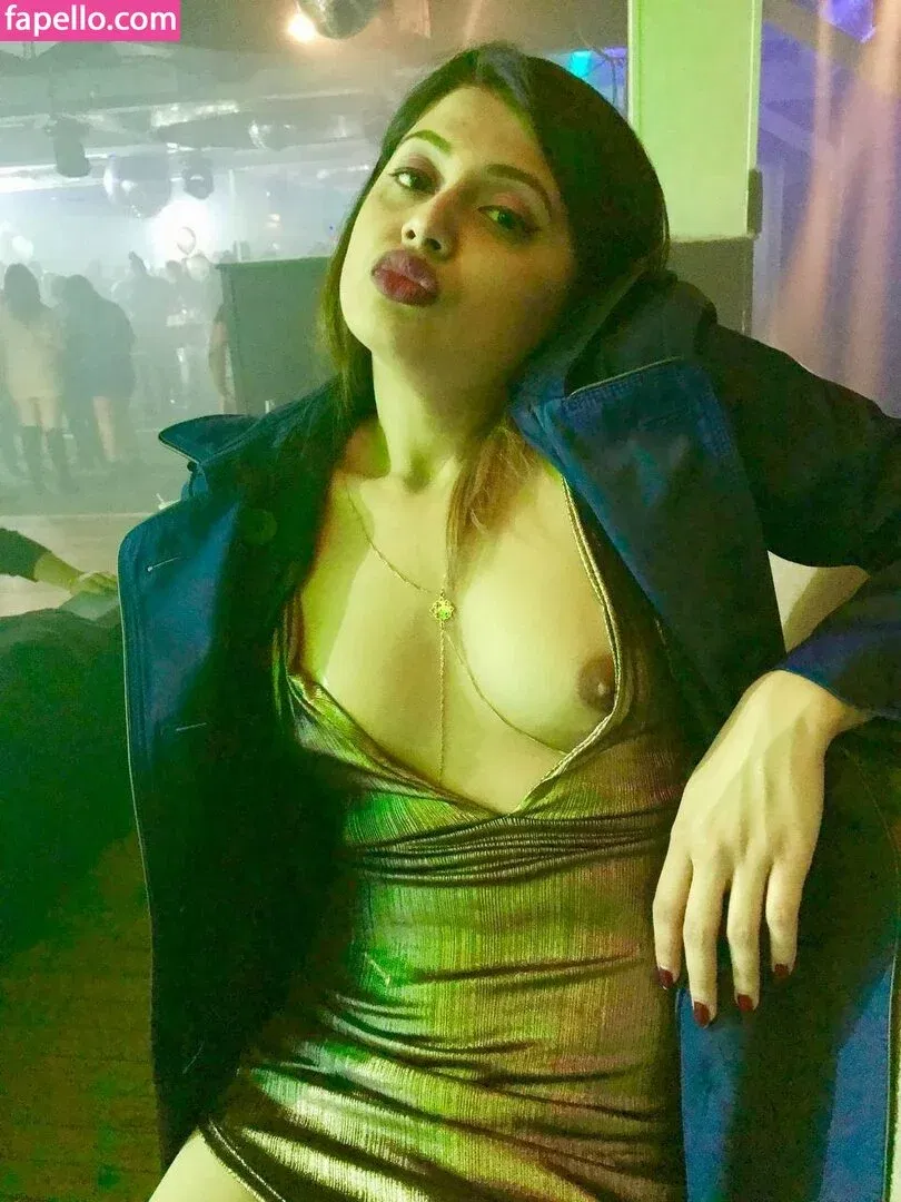 extraperky Onlyfans Photo Gallery 