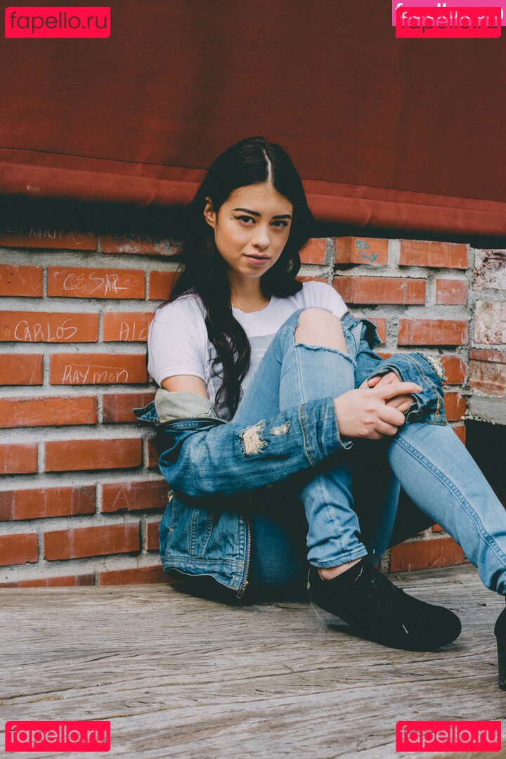 Amber Midthunder / ambermidthunder Onlyfans Photo Gallery 