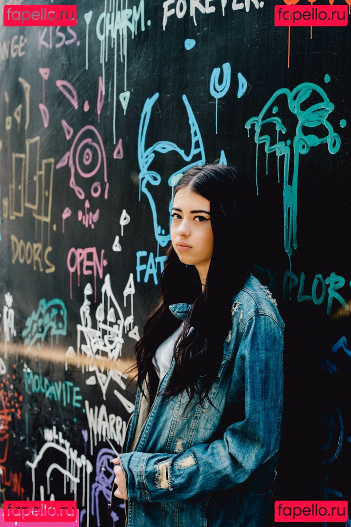 Amber Midthunder / ambermidthunder Onlyfans Photo Gallery 