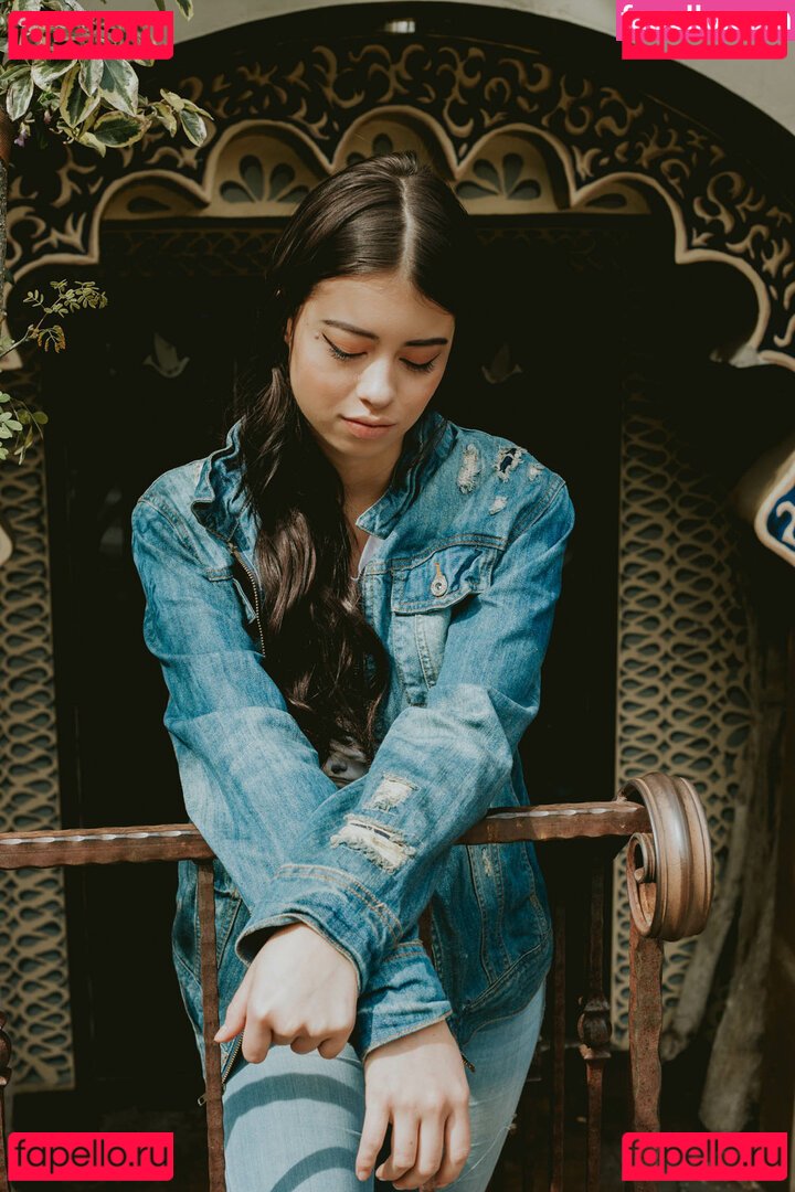 Amber Midthunder / ambermidthunder Onlyfans Photo Gallery 