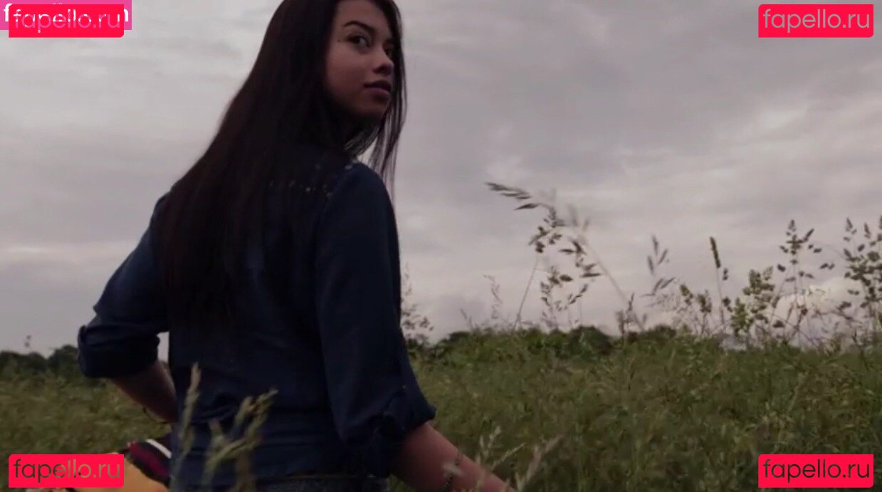 Amber Midthunder / ambermidthunder Onlyfans Photo Gallery 