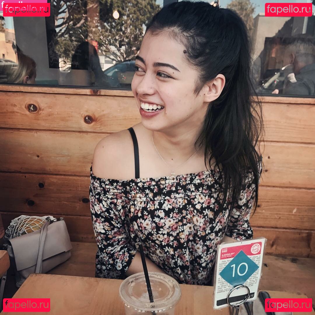 Amber Midthunder / ambermidthunder Onlyfans Photo Gallery 