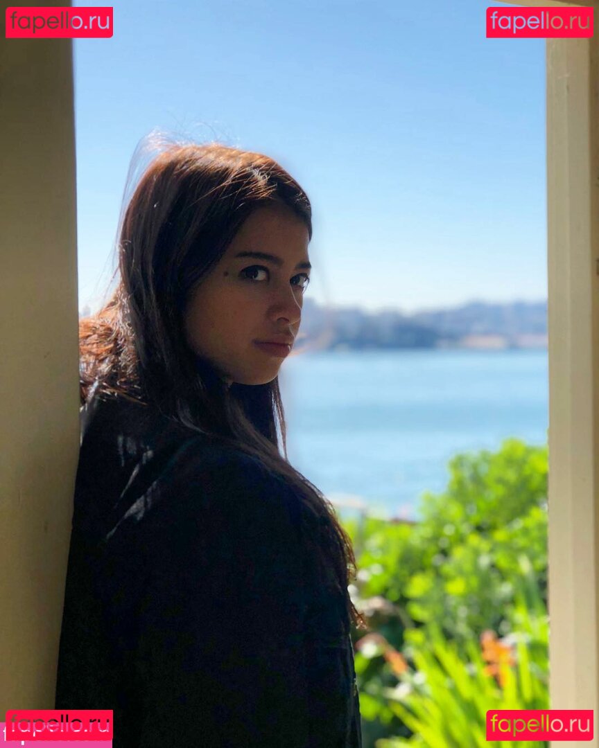 Amber Midthunder / ambermidthunder Onlyfans Photo Gallery 