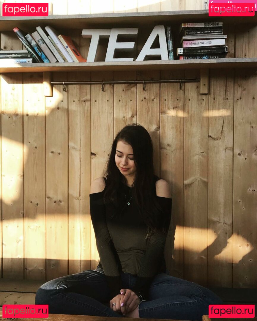 Amber Midthunder / ambermidthunder Onlyfans Photo Gallery 