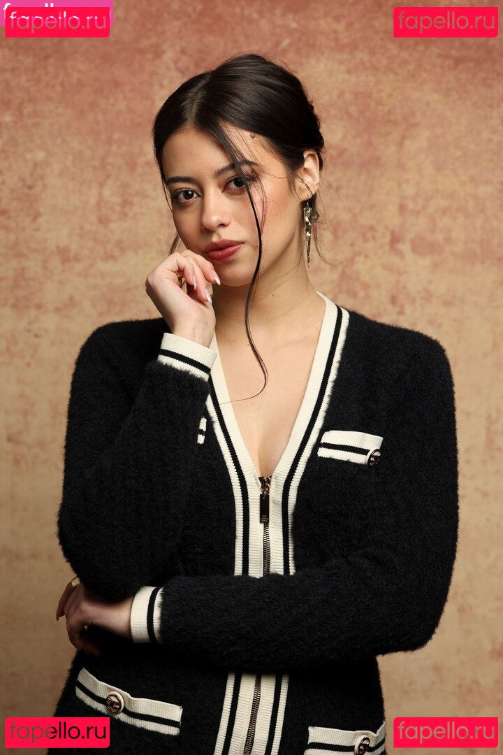 Amber Midthunder / ambermidthunder Onlyfans Photo Gallery 