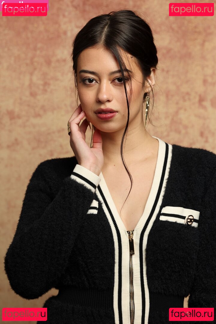 Amber Midthunder / ambermidthunder Onlyfans Photo Gallery 