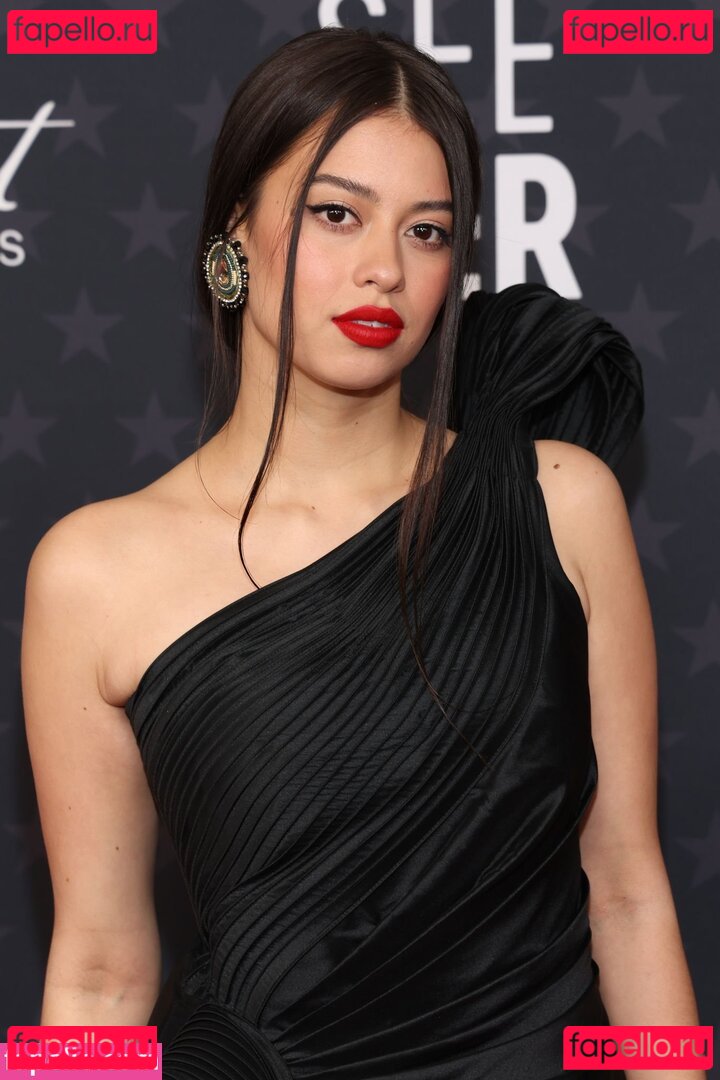 Amber Midthunder / ambermidthunder Onlyfans Photo Gallery 