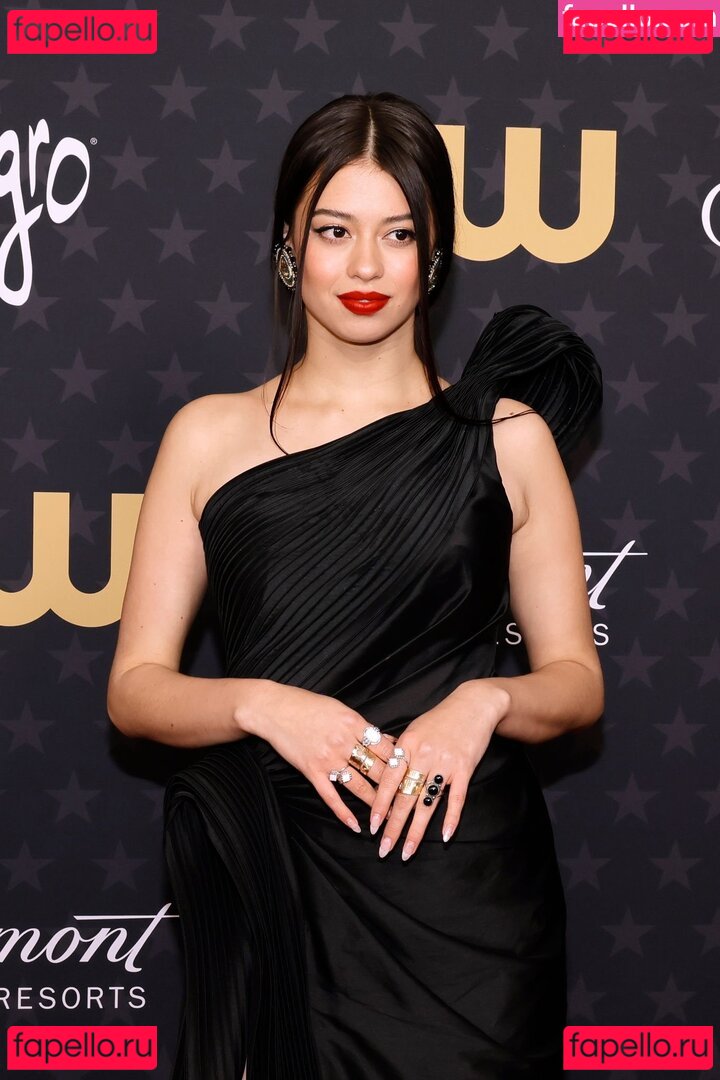 Amber Midthunder / ambermidthunder Onlyfans Photo Gallery 