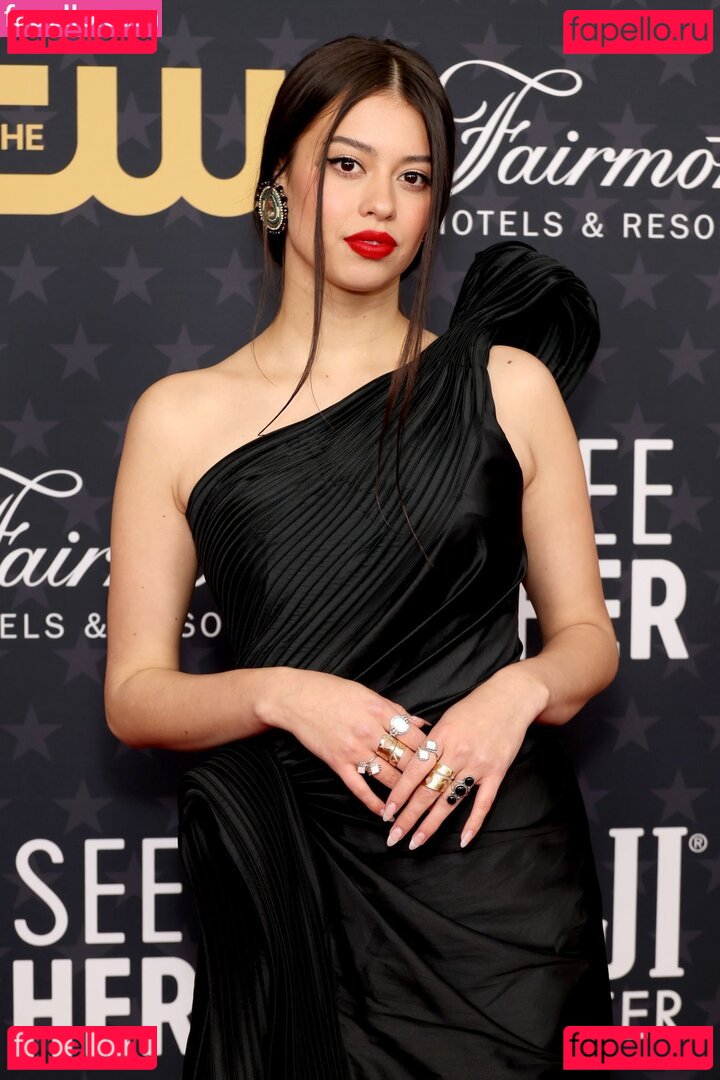 Amber Midthunder / ambermidthunder Onlyfans Photo Gallery 