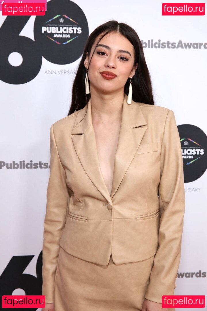 Amber Midthunder / ambermidthunder Onlyfans Photo Gallery 