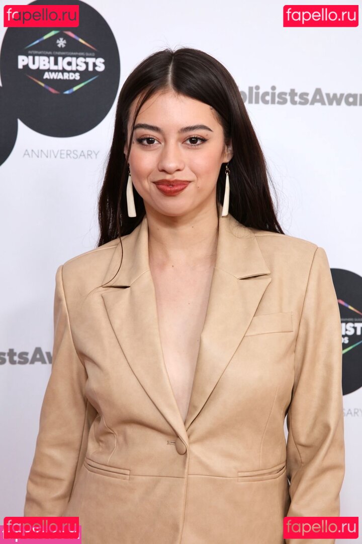 Amber Midthunder / ambermidthunder Onlyfans Photo Gallery 