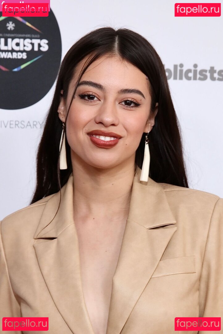 Amber Midthunder / ambermidthunder Onlyfans Photo Gallery 