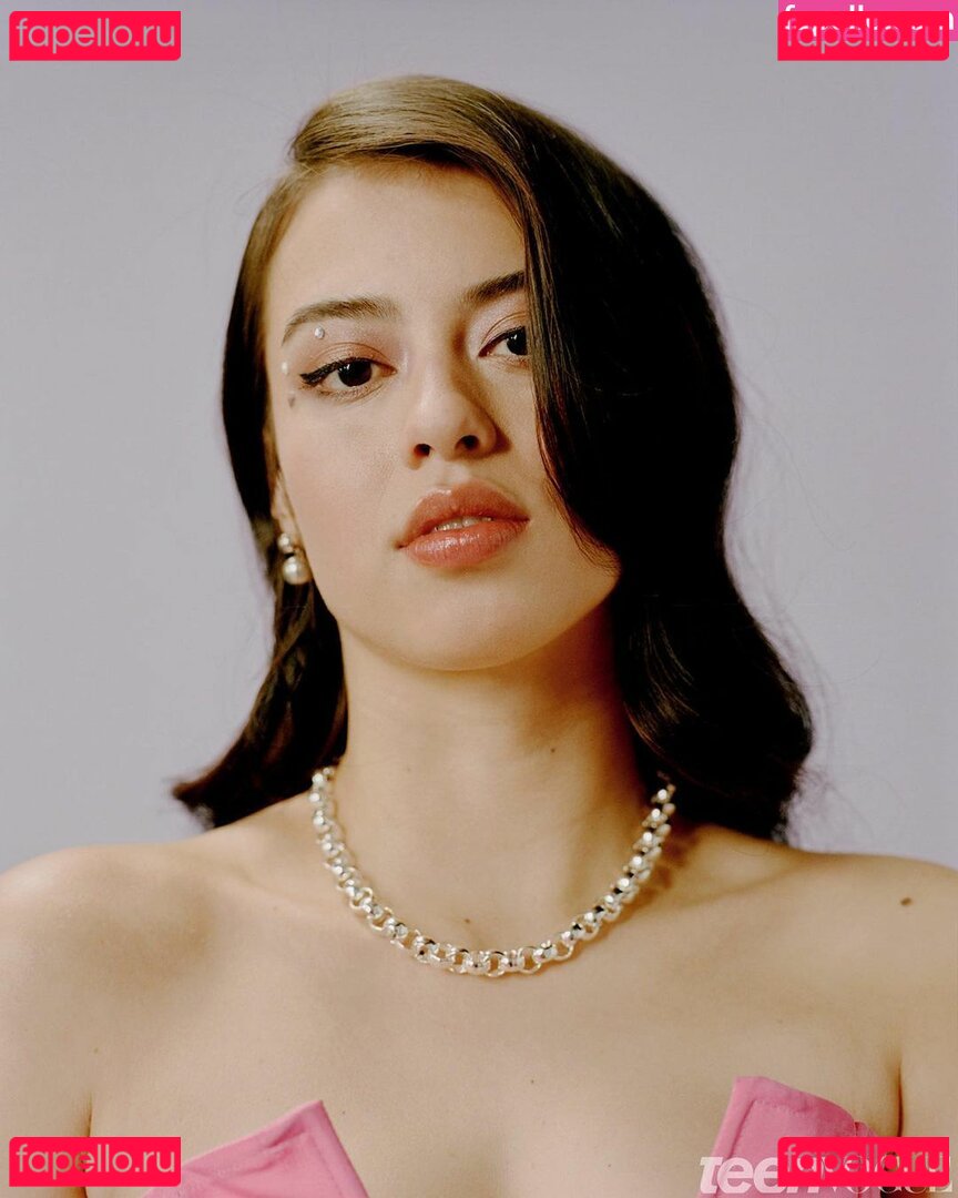 Amber Midthunder / ambermidthunder Onlyfans Photo Gallery 