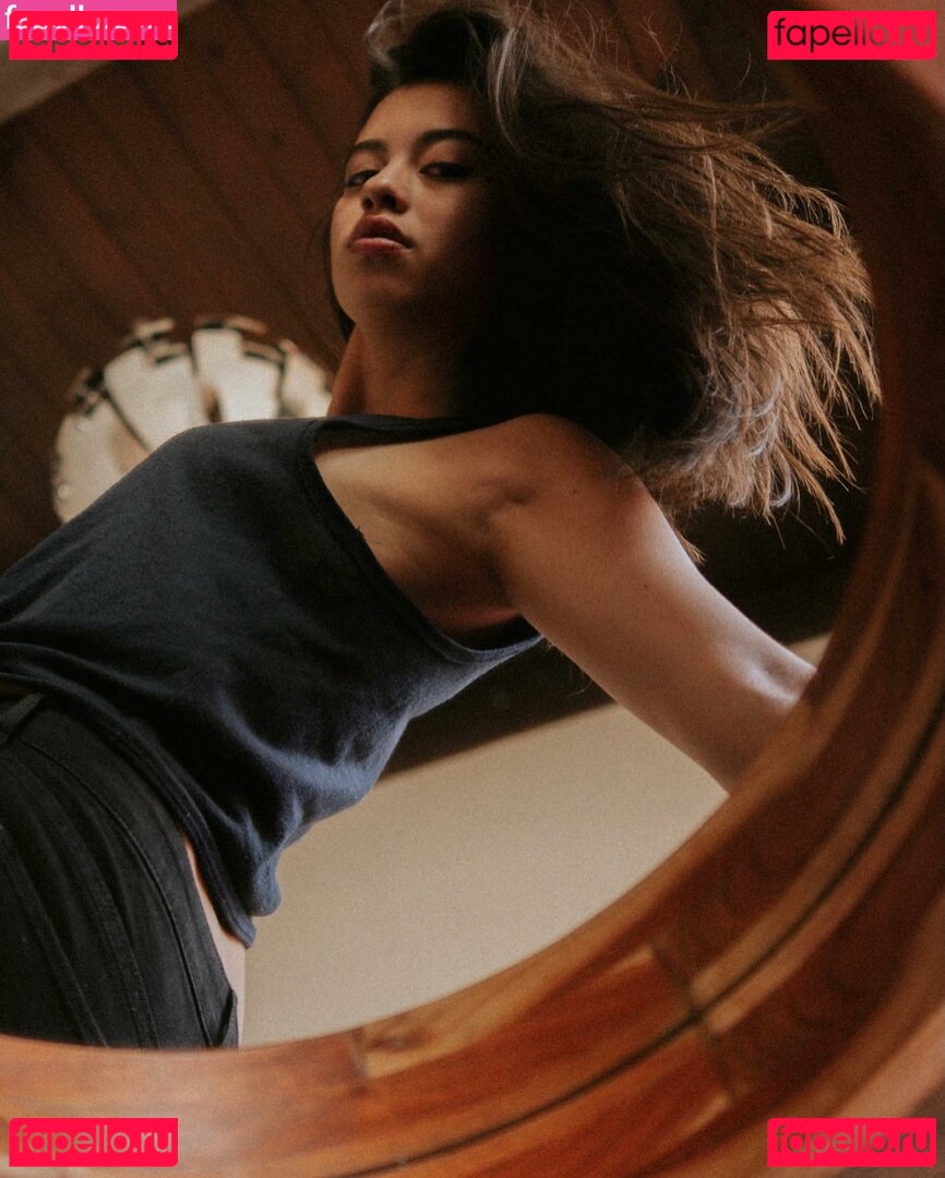 Amber Midthunder / ambermidthunder Onlyfans Photo Gallery 