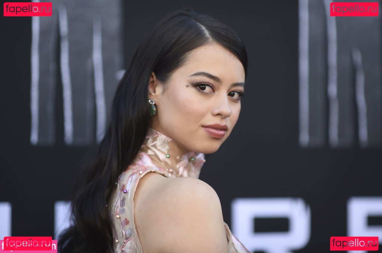 Amber Midthunder / ambermidthunder Onlyfans Photo Gallery 