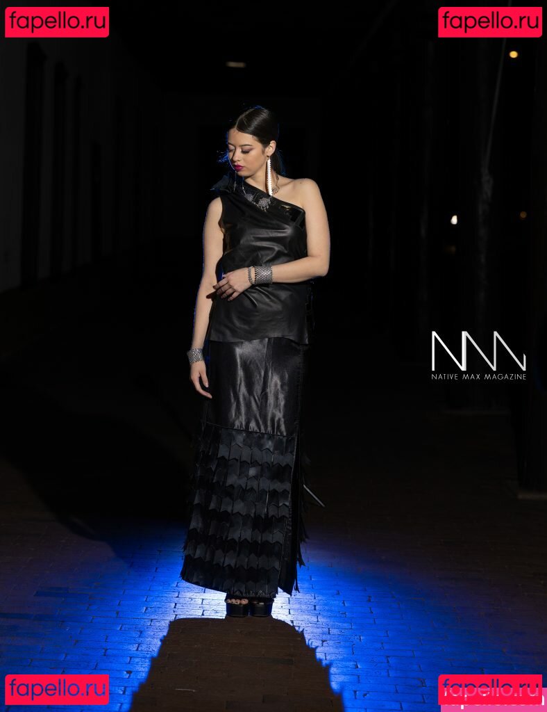 Amber Midthunder / ambermidthunder Onlyfans Photo Gallery 