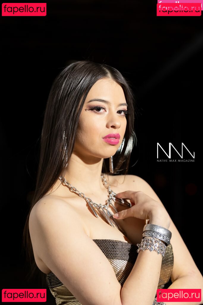 Amber Midthunder / ambermidthunder Onlyfans Photo Gallery 