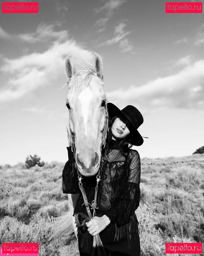 Amber Midthunder / ambermidthunder Onlyfans Photo Gallery 