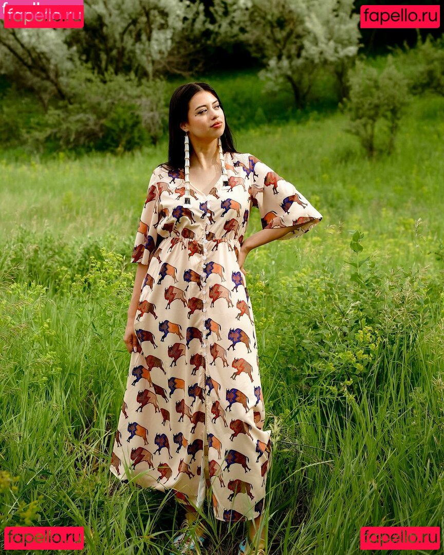 Amber Midthunder / ambermidthunder Onlyfans Photo Gallery 