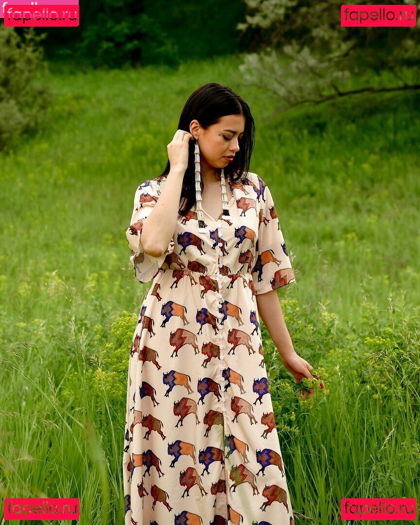 Amber Midthunder / ambermidthunder Onlyfans Photo Gallery 