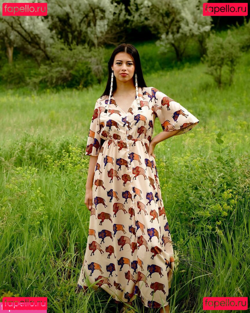 Amber Midthunder / ambermidthunder Onlyfans Photo Gallery 