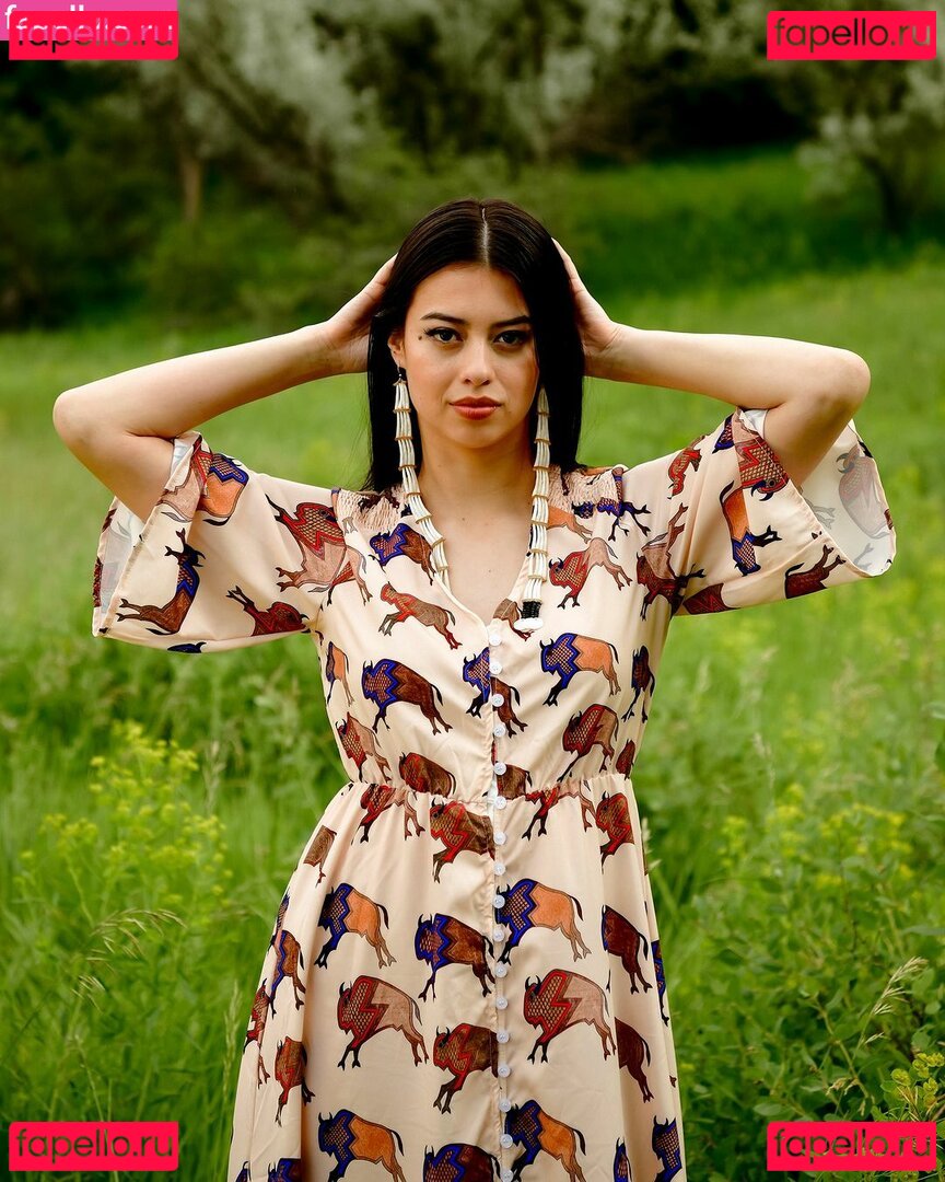 Amber Midthunder / ambermidthunder Onlyfans Photo Gallery 