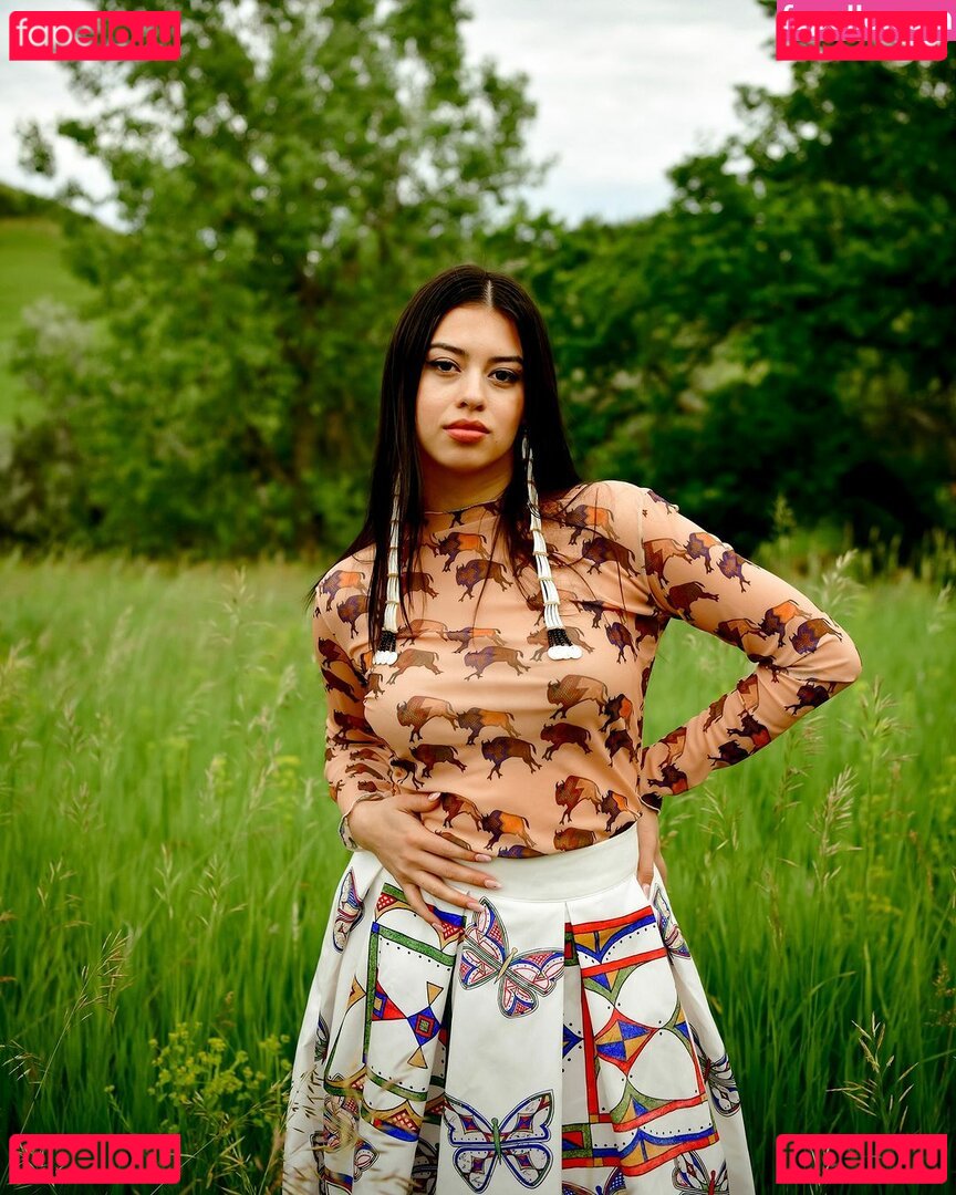 Amber Midthunder / ambermidthunder Onlyfans Photo Gallery 