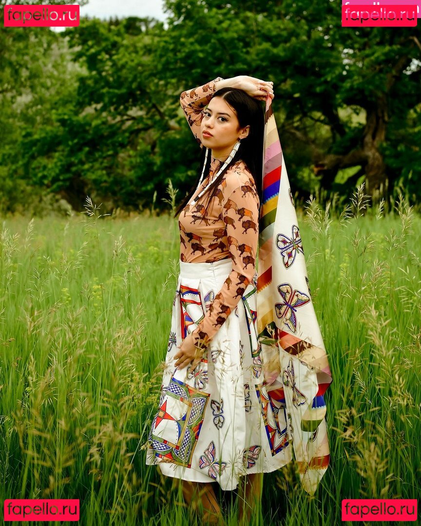 Amber Midthunder / ambermidthunder Onlyfans Photo Gallery 