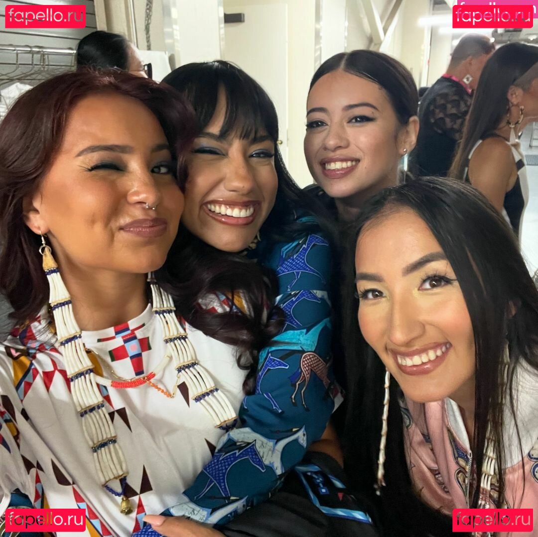 Amber Midthunder / ambermidthunder Onlyfans Photo Gallery 