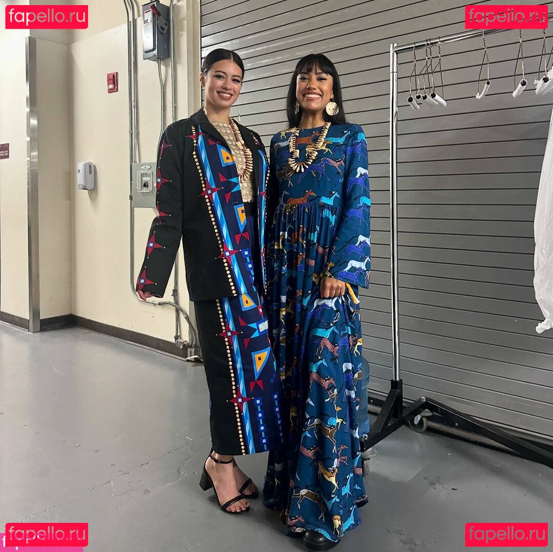 Amber Midthunder / ambermidthunder Onlyfans Photo Gallery 