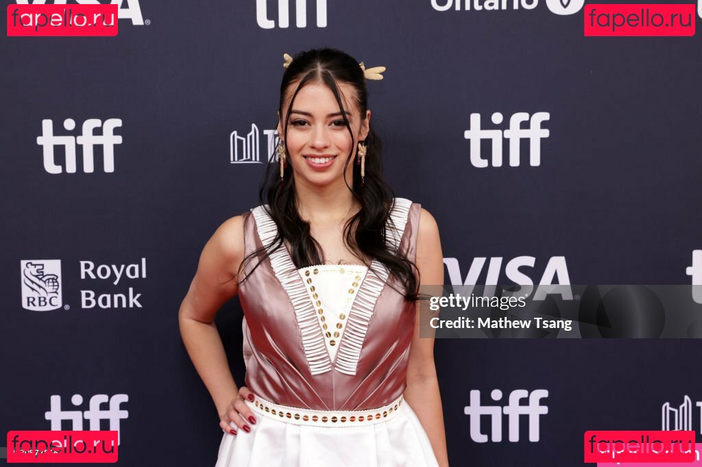 Amber Midthunder / ambermidthunder Onlyfans Photo Gallery 