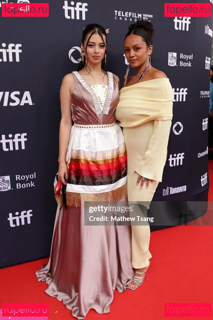 Amber Midthunder / ambermidthunder Onlyfans Photo Gallery 