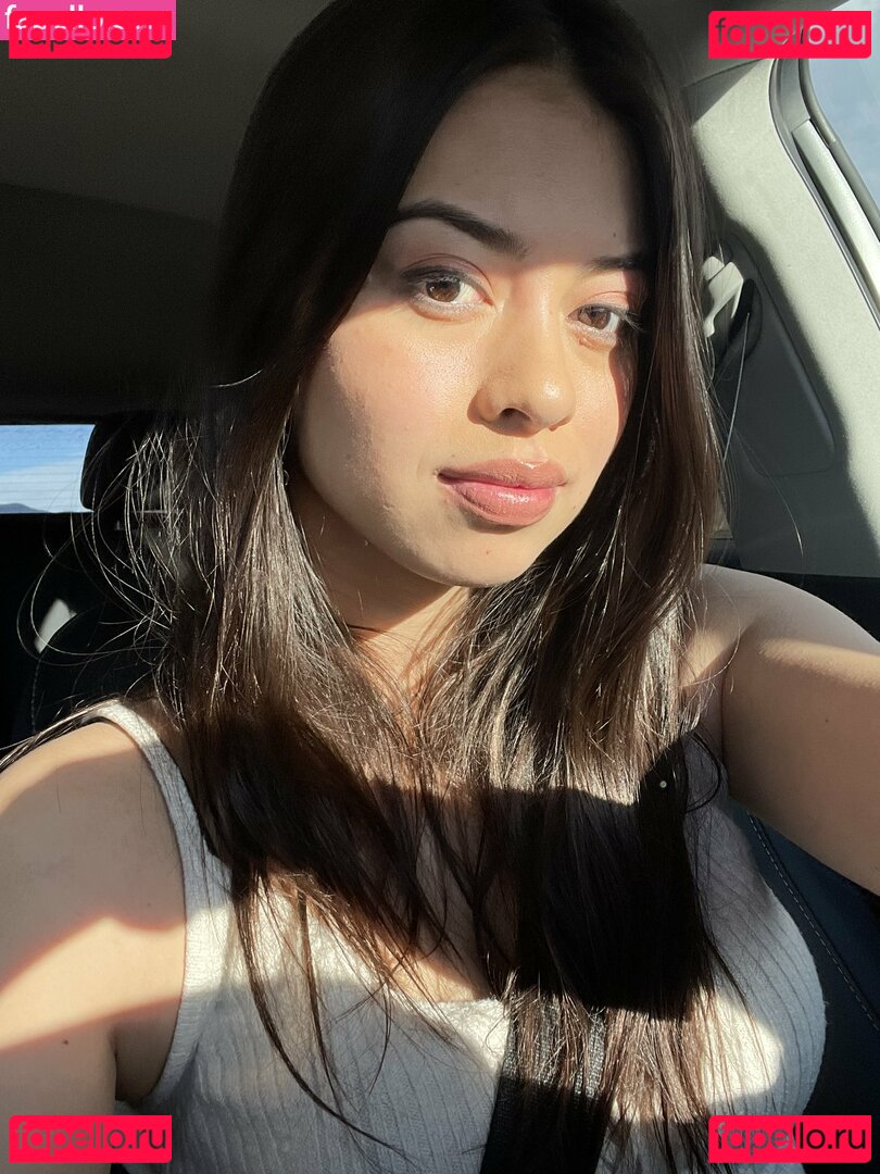 Amber Midthunder / ambermidthunder Onlyfans Photo Gallery 