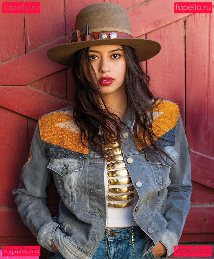 Amber Midthunder / ambermidthunder Onlyfans Photo Gallery 