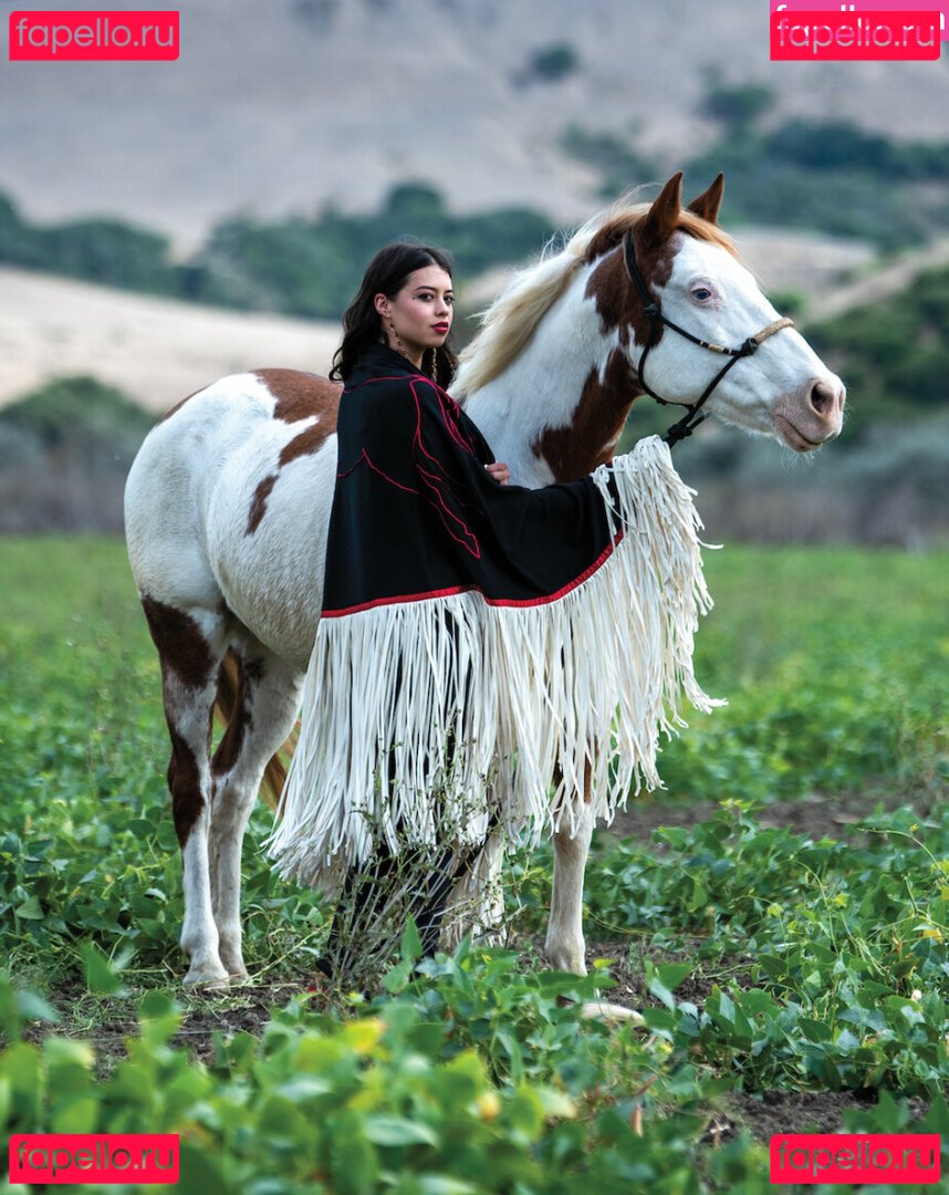 Amber Midthunder / ambermidthunder Onlyfans Photo Gallery 