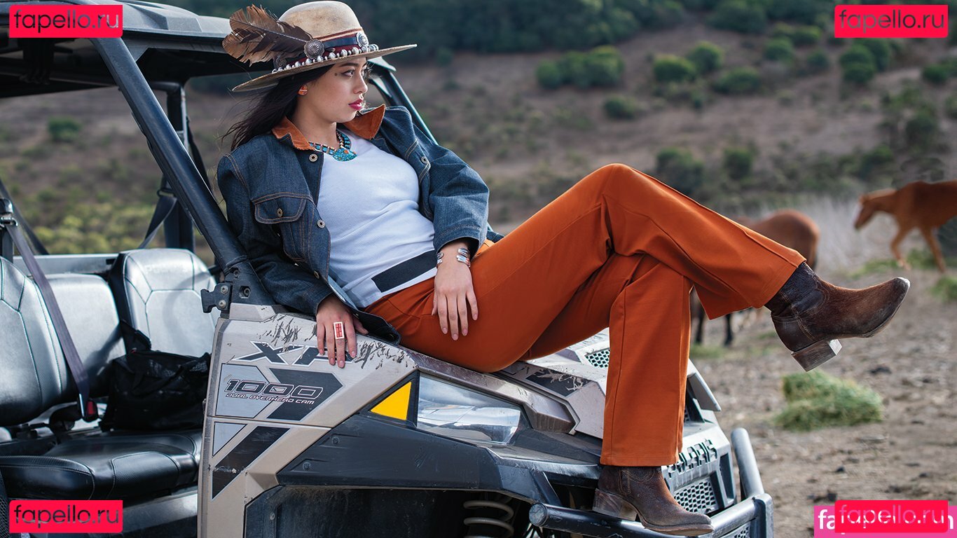 Amber Midthunder / ambermidthunder Onlyfans Photo Gallery 