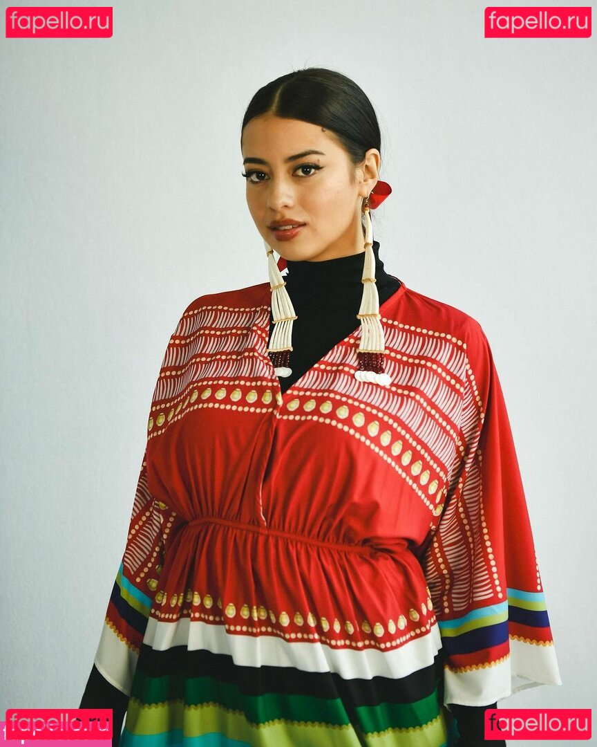 Amber Midthunder / ambermidthunder Onlyfans Photo Gallery 