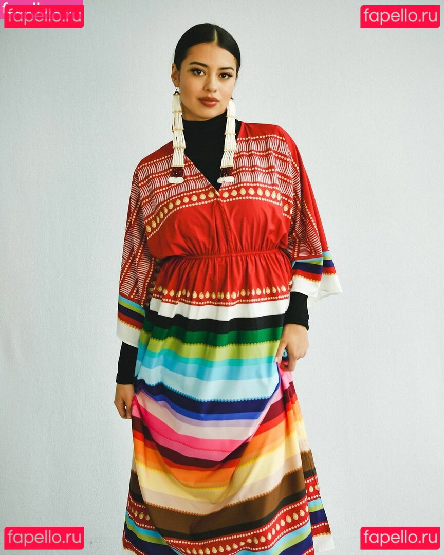 Amber Midthunder / ambermidthunder Onlyfans Photo Gallery 