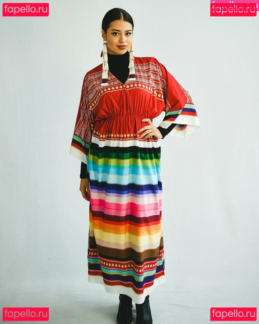 Amber Midthunder / ambermidthunder Onlyfans Photo Gallery 