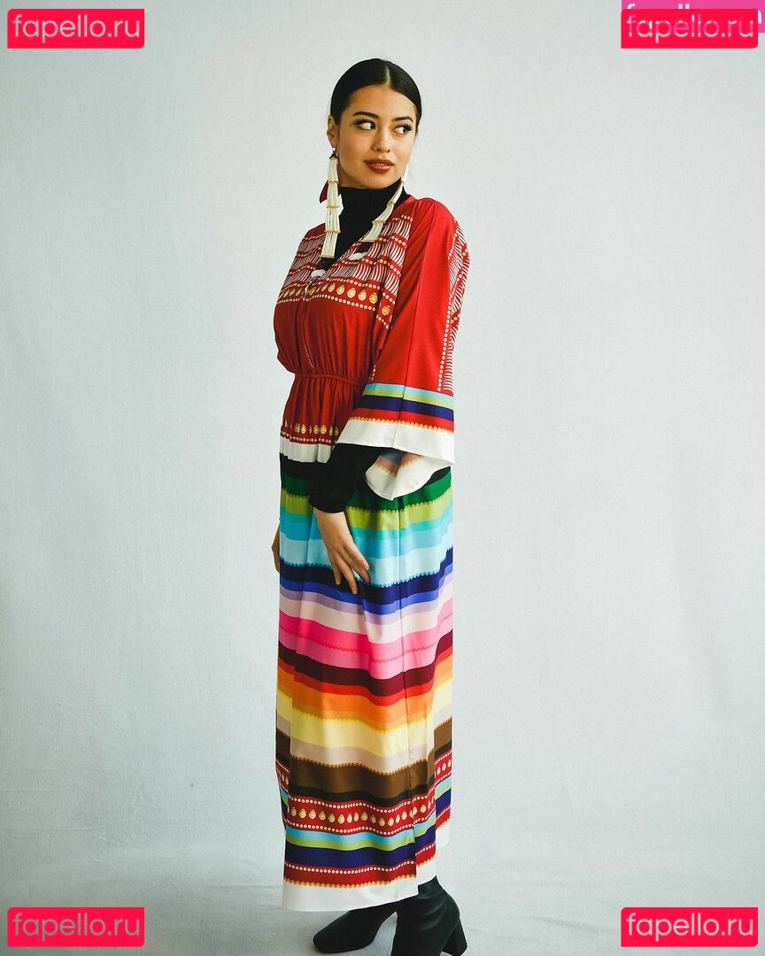 Amber Midthunder / ambermidthunder Onlyfans Photo Gallery 