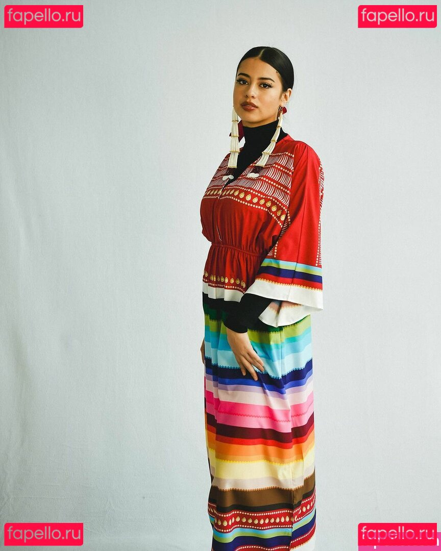 Amber Midthunder / ambermidthunder Onlyfans Photo Gallery 