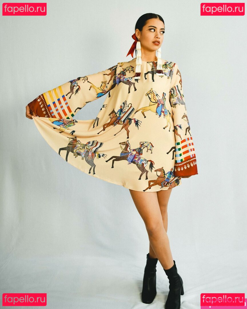 Amber Midthunder / ambermidthunder Onlyfans Photo Gallery 