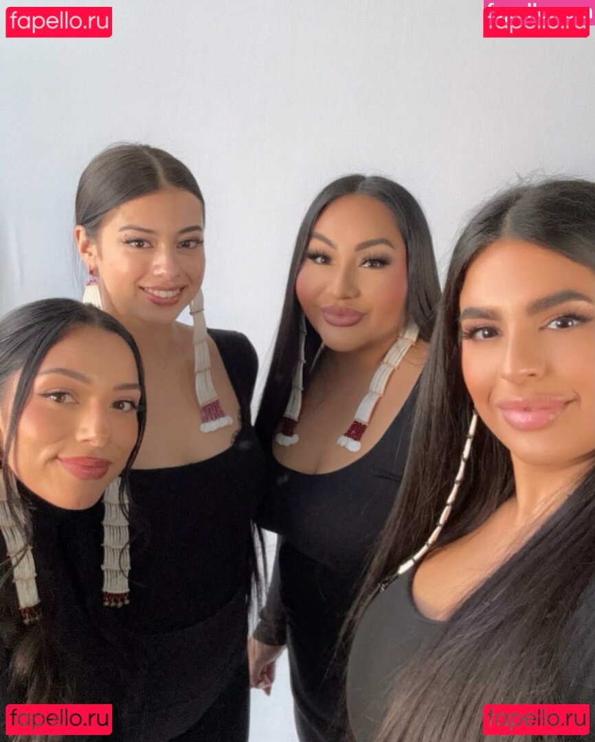 Amber Midthunder / ambermidthunder Onlyfans Photo Gallery 