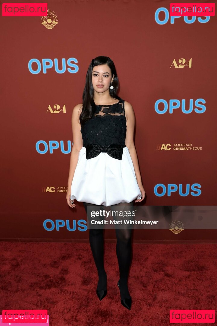 Amber Midthunder / ambermidthunder Onlyfans Photo Gallery 