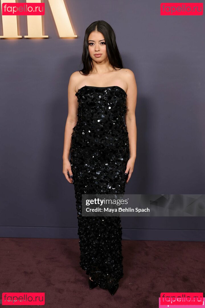 Amber Midthunder / ambermidthunder Onlyfans Photo Gallery 