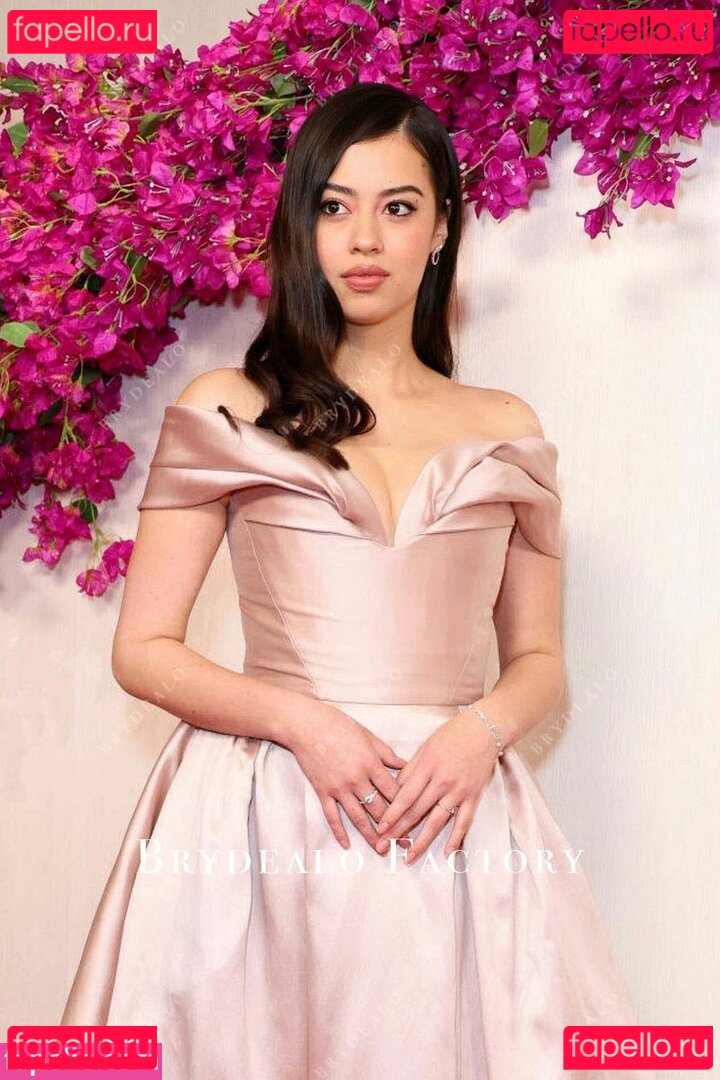 Amber Midthunder / ambermidthunder Onlyfans Photo Gallery 