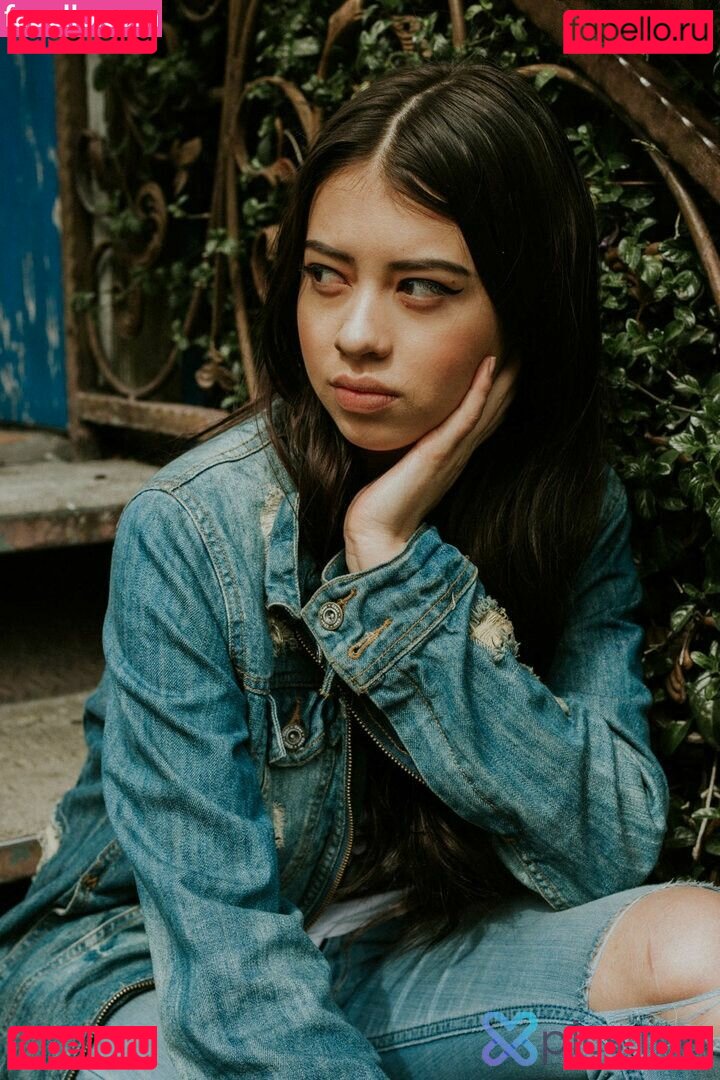 Amber Midthunder / ambermidthunder Onlyfans Photo Gallery 