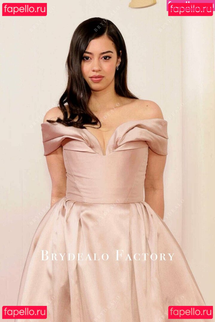 Amber Midthunder / ambermidthunder Onlyfans Photo Gallery 