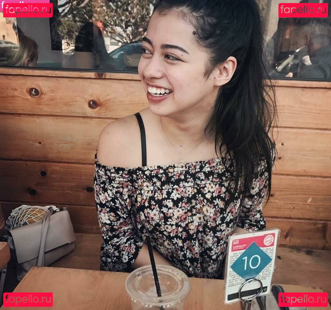 Amber Midthunder / ambermidthunder Onlyfans Photo Gallery 